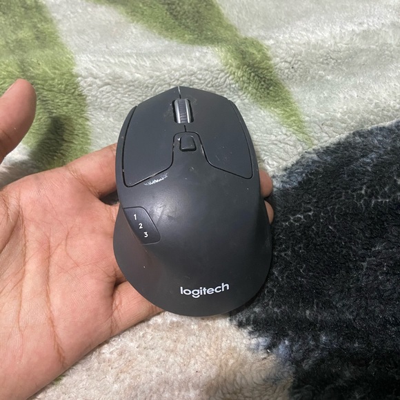 Logitech Wireless Mouse - Picture 1 of 3